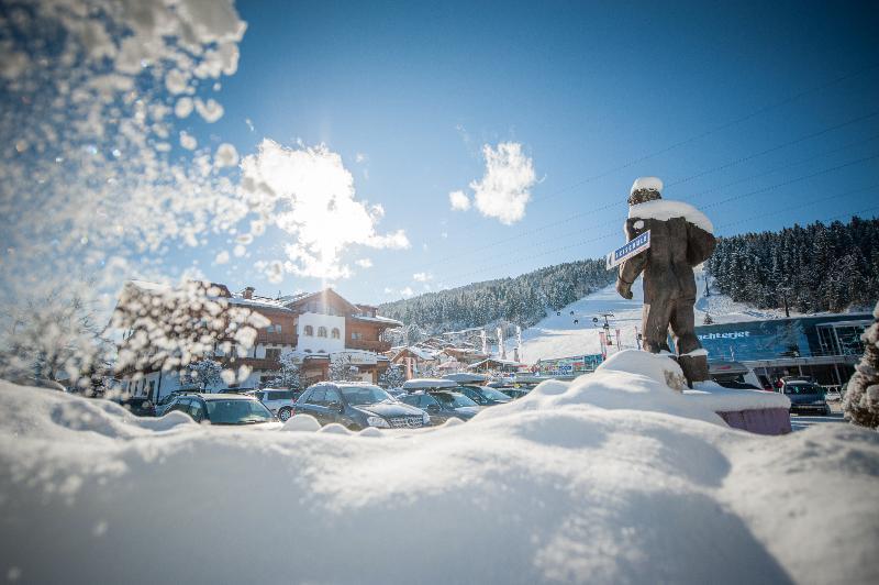 Alpines Gourmet Hotel Montanara Flachau Exterior photo