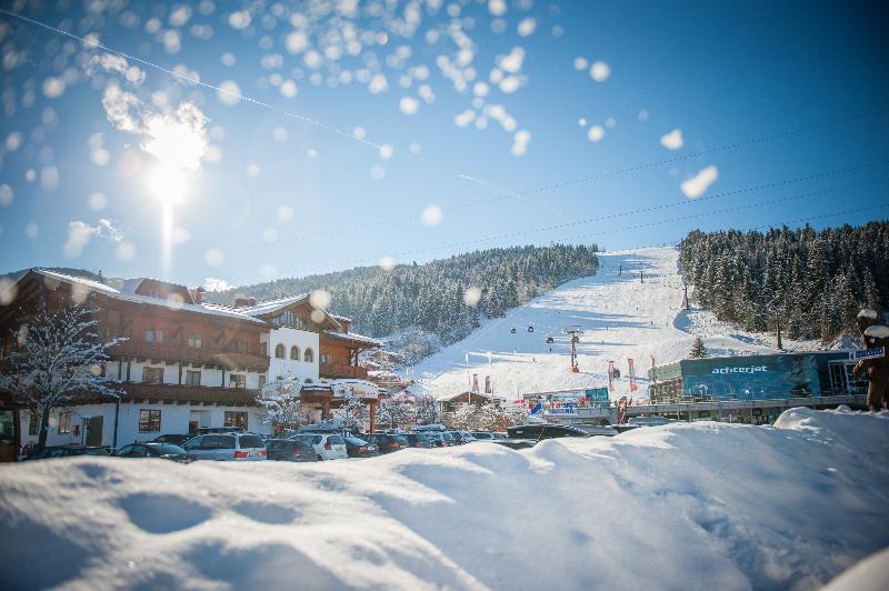 Alpines Gourmet Hotel Montanara Flachau Exterior photo